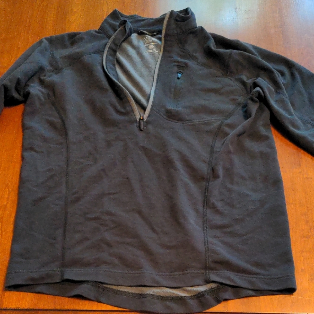 Mountain Hardware Quarter Zip Great Conditin Size Small